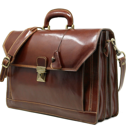 The Floto Venezia Brief 3 gusset leather briefcase is a men's attache bag that is handcrafted in Italy.  This is the Venezia Brief triple gusset in Vecchio Brown.